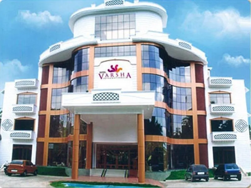 Hotel Varsha International Kizhake Chālakudi