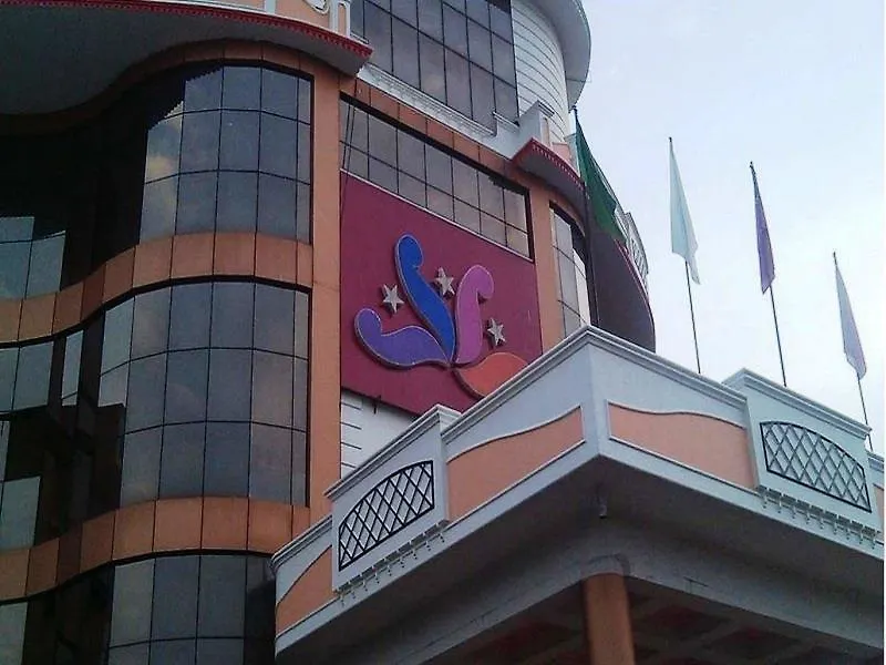 Hotel Varsha International Kizhake Chālakudi